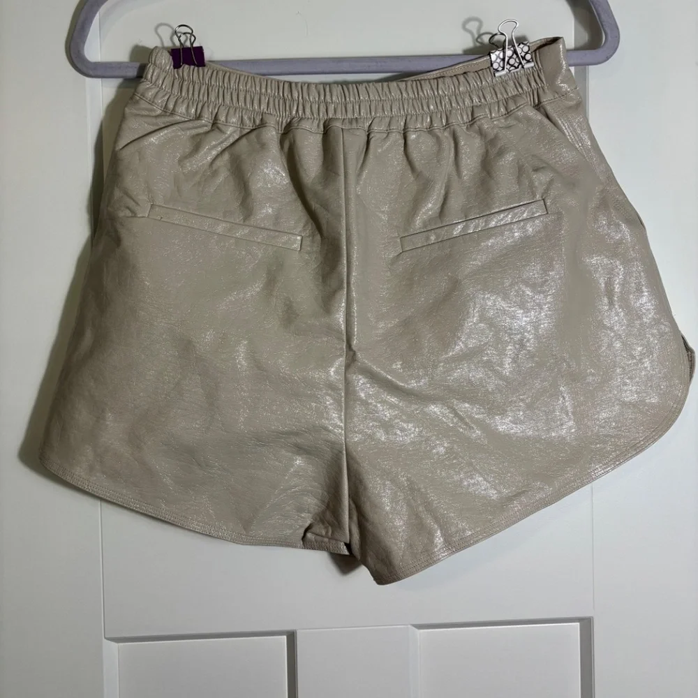 Grey Lab Los Angeles Beige‎ Faux Shorts Size Small Elastic Waste Band